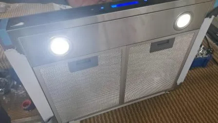 Capa fina do fogão Downdraft sob a capa da faixa de iluminação LED do gabinete